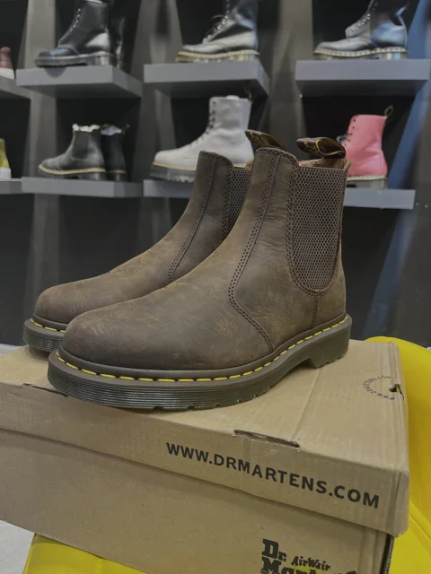 بوت کریزی چلسی دکتر مارتین